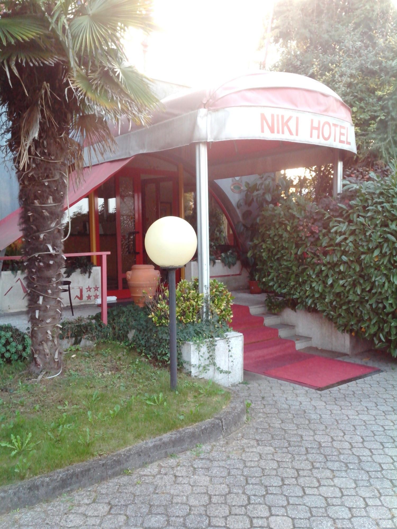 Hotel Niki Tribiano Exterior photo